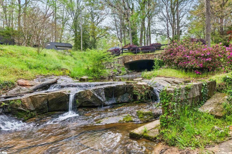 Property image 3 of 65 Westview Avenue in North Main, Greenville, SC 29609