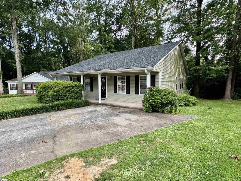 Property image 2 of 304 Tollgate Road in The Cedars, Simpsonville, SC 29681