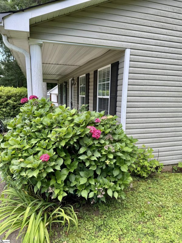 Property image 3 of 304 Tollgate Road in The Cedars, Simpsonville, SC 29681