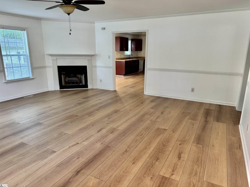 Property image 4 of 304 Tollgate Road in The Cedars, Simpsonville, SC 29681