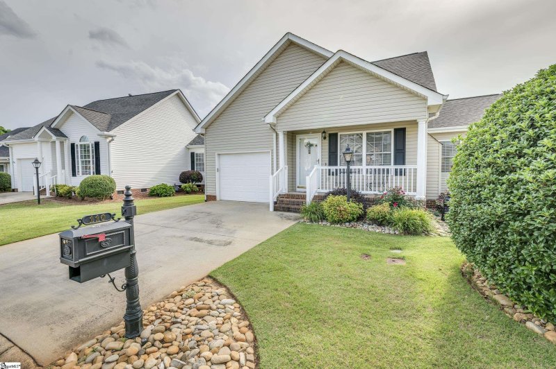 Property image 2 at 110 Baldwin Place, Easley, SC 29642