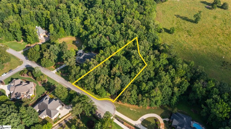 Property image 2 at 107 Woodland Hills Lane, Fountain Inn, SC 29644