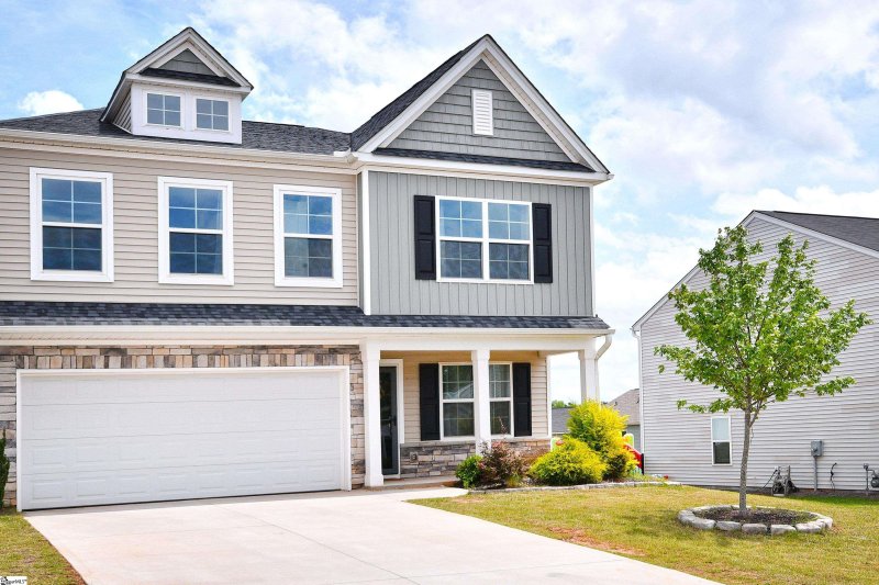 Property image 2 at 8 Pendergast Road, Greenville, SC 29605