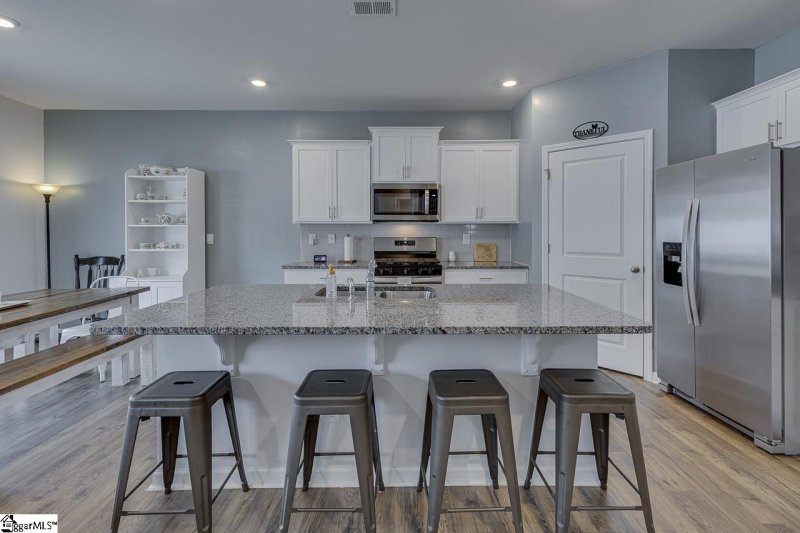 Property image 3 at 71 Oak Edge Lane, Greer, SC 29651