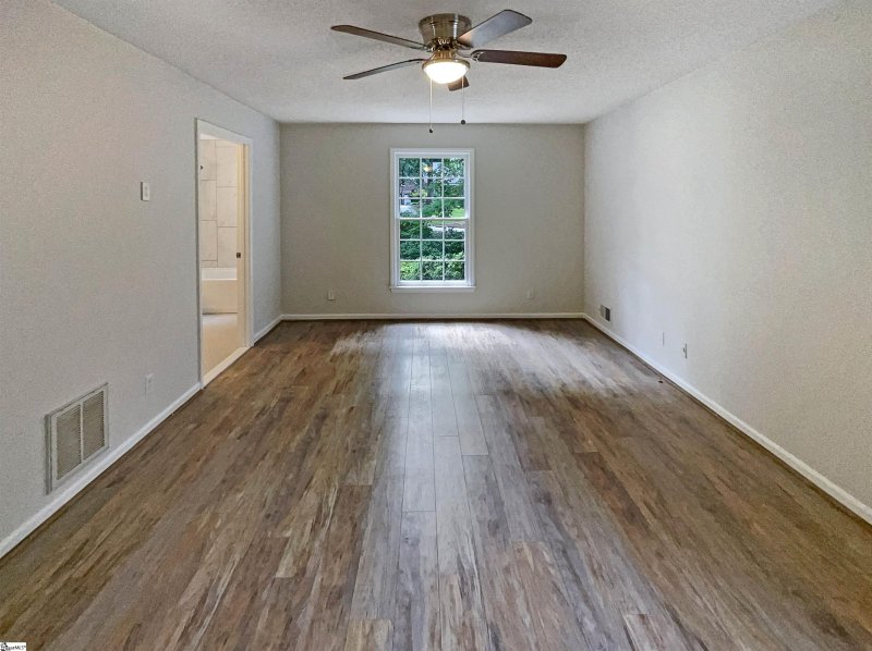 Property image 5 at 254 Heathwood Drive, Spartanburg, SC 29307