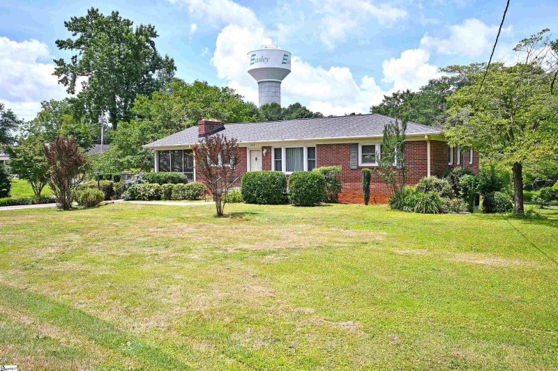 Property image 2 at 204 Jasper Street, Easley, SC 29640