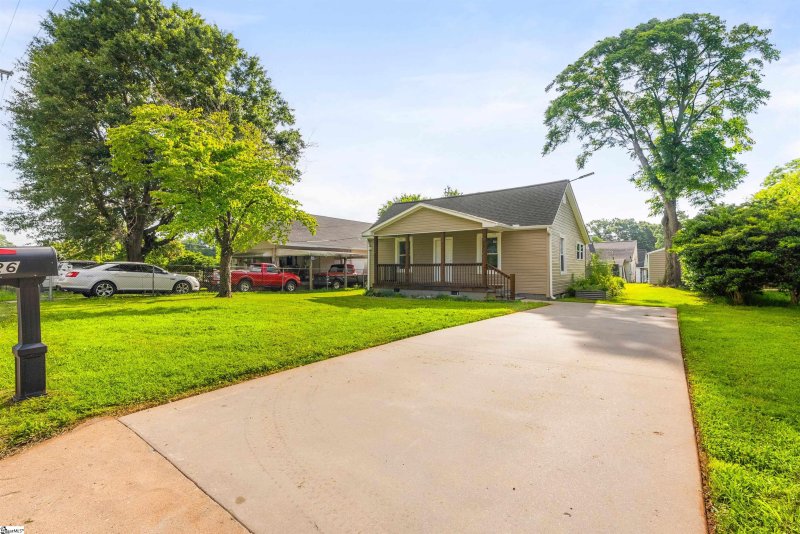 Property image 2 at 26 8th Street, Greer, SC 29651