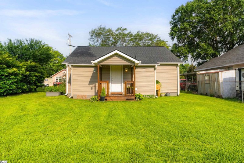 Property image 3 at 26 8th Street, Greer, SC 29651