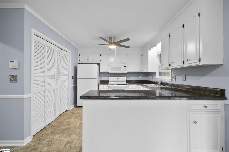 Property image 3 at 200 Barry Drive, Greer, SC 29650