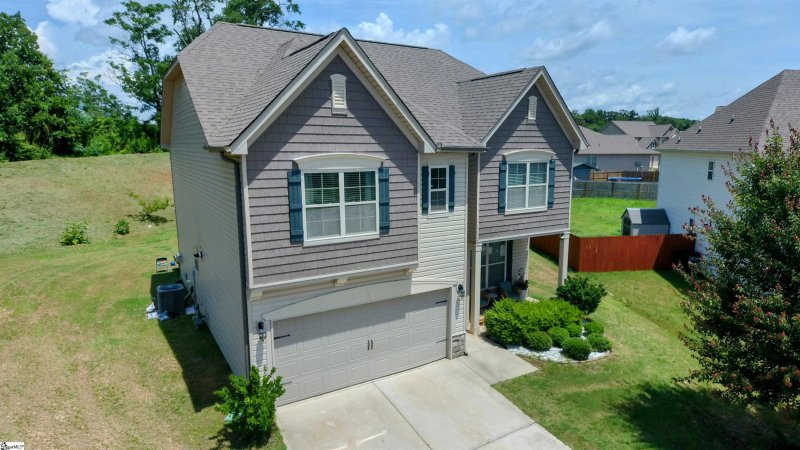 Property image 2 of 406 Willow Grove Way in Shackleburg Farms, Anderson, SC 29631-4541