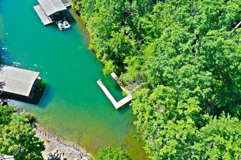 Property image 2 of 315 Fernwood Drive in Keowee Bay, Salem, SC 29676