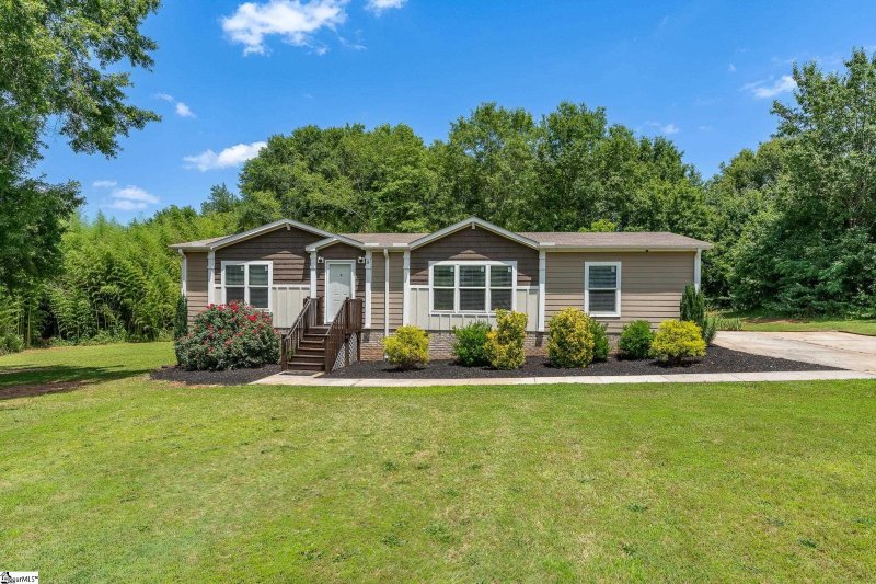 Property image 2 at 8 Mandalay Court, Pelzer, SC 29669