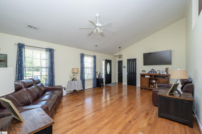 Property image 3 at 6 Gratiot Lane, Greer, SC 29651