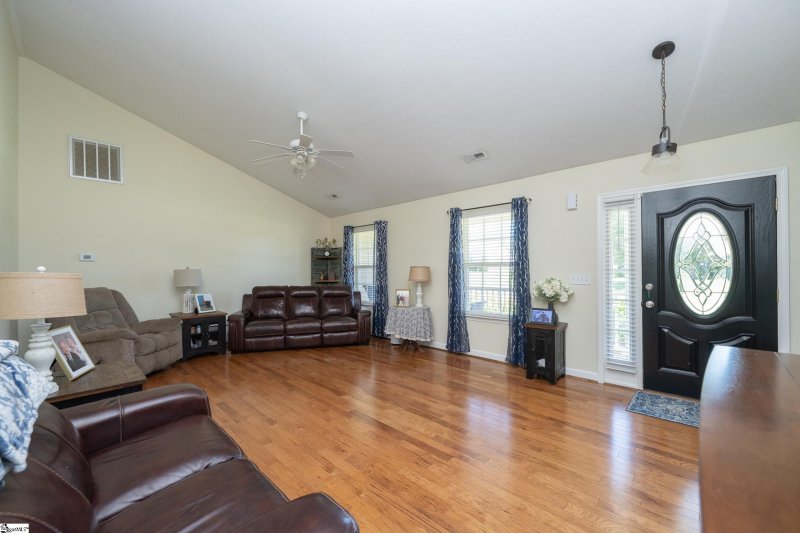 Property image 4 at 6 Gratiot Lane, Greer, SC 29651