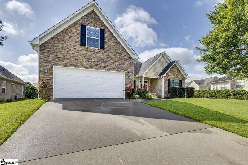 Property image 3 of 4 Hanging Moss Lane in Shadow Moss, Greenville, SC 29615