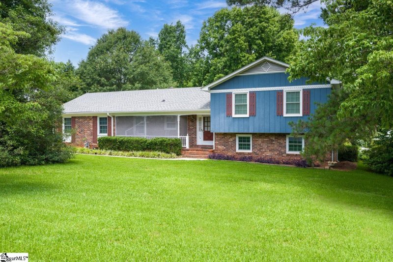 Property image 2 of 14 Rollingreen Road in Country Club Estates, Greer, SC 29651