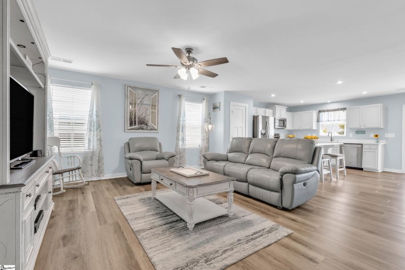 Property image 3 of 118 Sylvester Street in Durbin Oaks, Fountain Inn, SC 29644