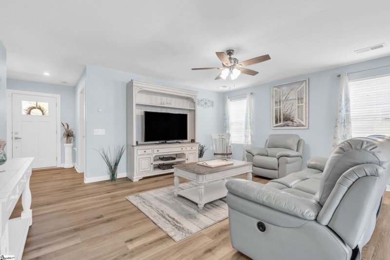 Property image 4 of 118 Sylvester Street in Durbin Oaks, Fountain Inn, SC 29644