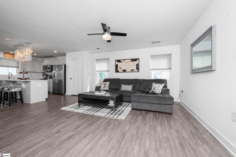 Property image 3 at 108 Bending Branch Road, Greenville, SC 29605