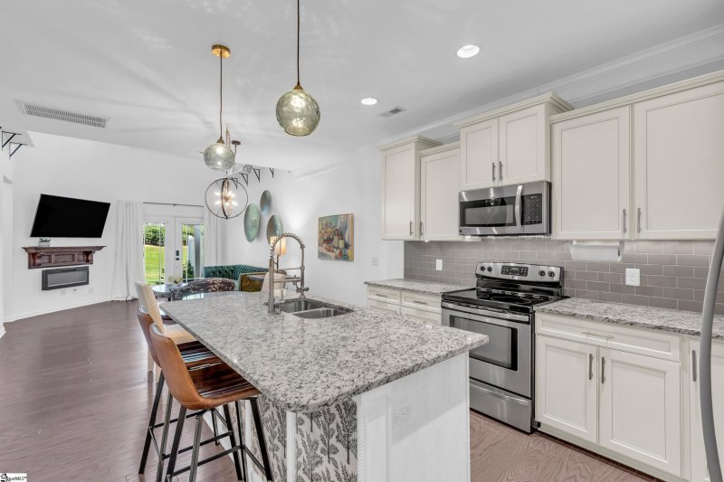 Property image 4 at 704 Daisy Hill Lane, Simpsonville, SC 29681