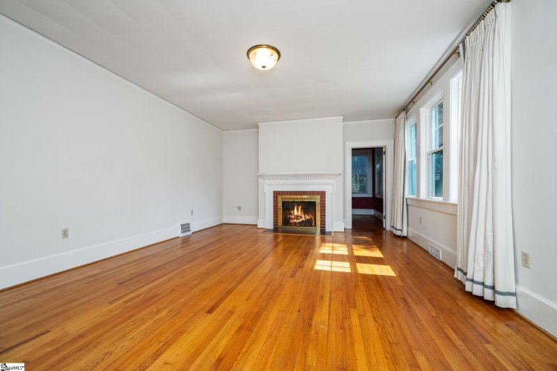 Property image 4 at 306 Mcdaniel Avenue, Greenville, SC 29601