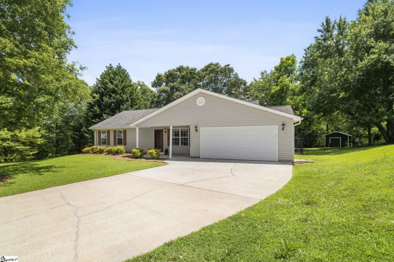 Property image 2 at 210 Admiral Lane, Greer, SC 29650