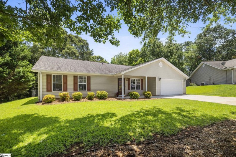 Property image 3 at 210 Admiral Lane, Greer, SC 29650