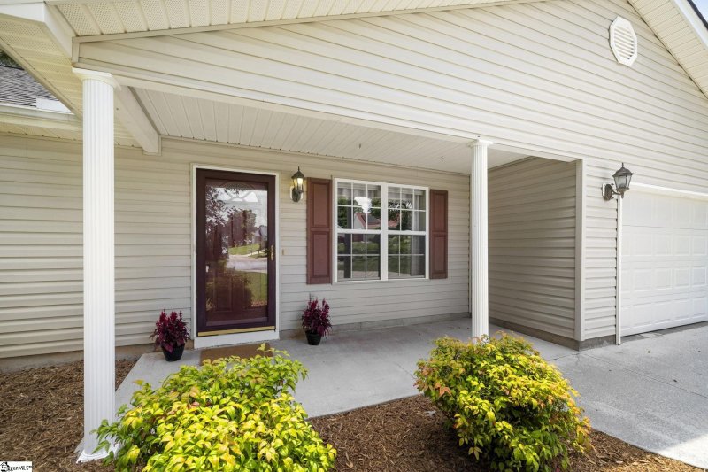 Property image 4 at 210 Admiral Lane, Greer, SC 29650