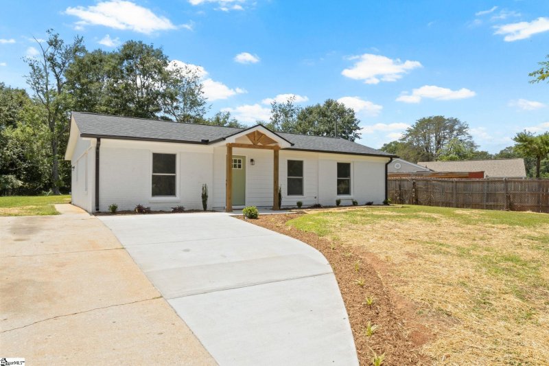 Property image 2 at 200 Osmond Drive, Taylors, SC 29687