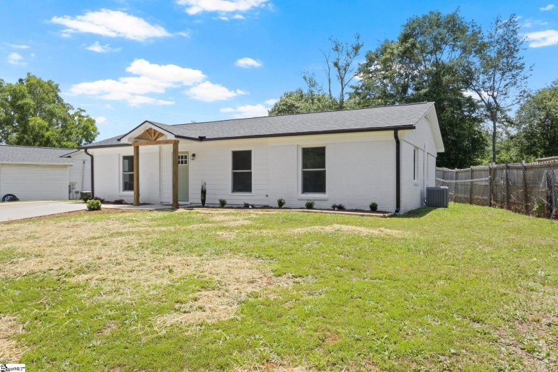 Property image 3 at 200 Osmond Drive, Taylors, SC 29687