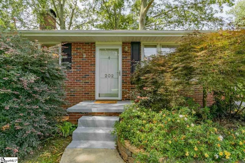 Property image 2 at 202 Barry Drive, Greer, SC 29650