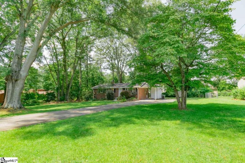 Property image 3 at 202 Barry Drive, Greer, SC 29650