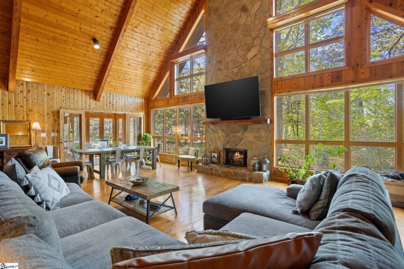 Property image 2 at 207 Sassafras Drive, Taylors, SC 29687