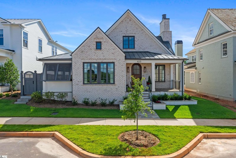 Property image 2 of 105 Burriss Drive in Hartness, Greenville, SC 29615