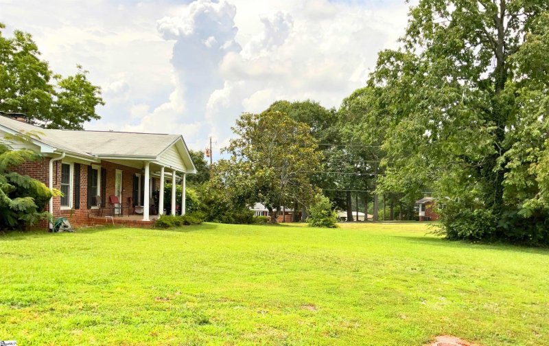 Property image 2 at 303 Central Avenue, Mauldin, SC 29662