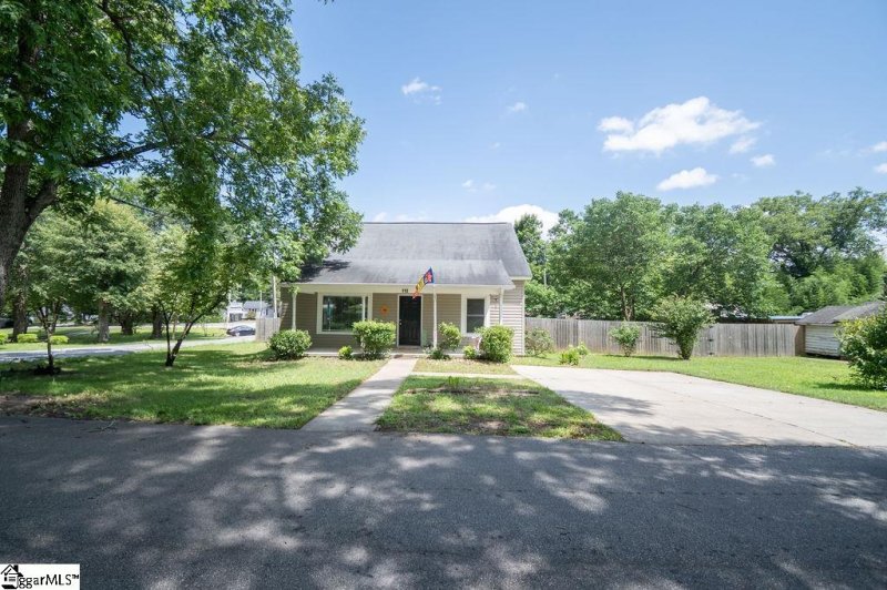 Property image 2 at 112 Garrison Street, Easley, SC 29640