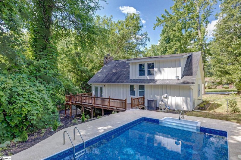 Property image 2 at 301 Thornwood Drive, Taylors, SC 29687