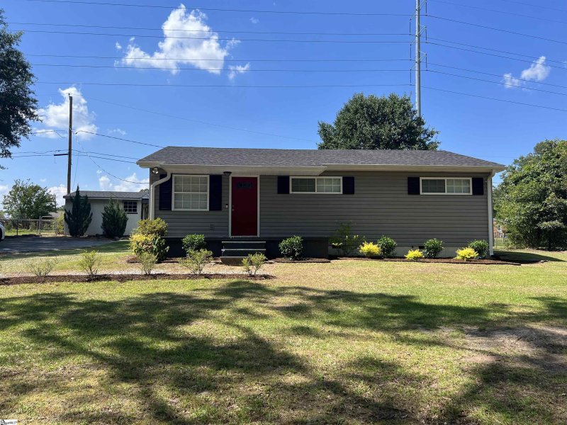 Property image 2 at 18 Maywood Drive, Taylors, SC 29687