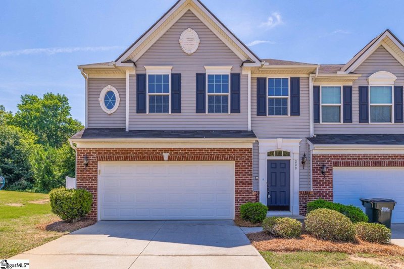 Townes at River Falls, Duncan Community