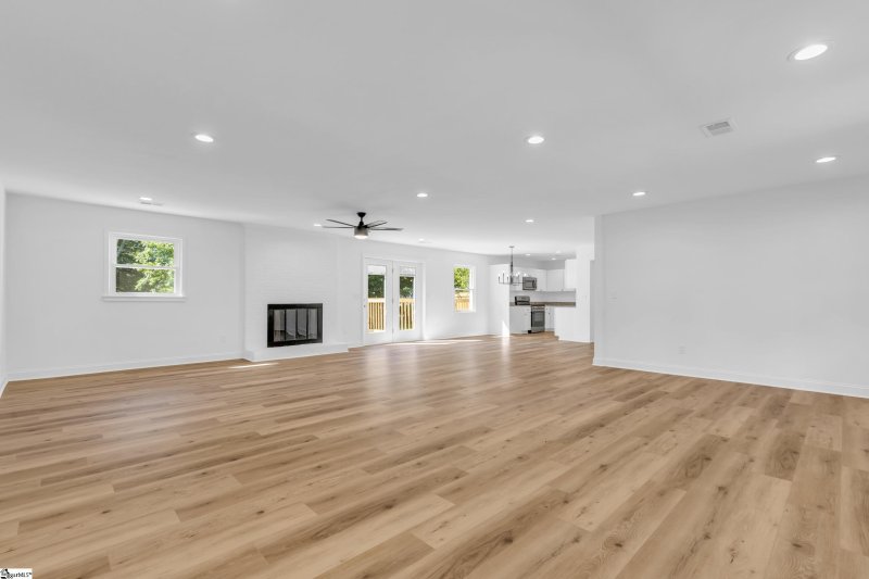 Property image 4 of 2 Melbourne Lane in Wellington Green, Greenville, SC 29615