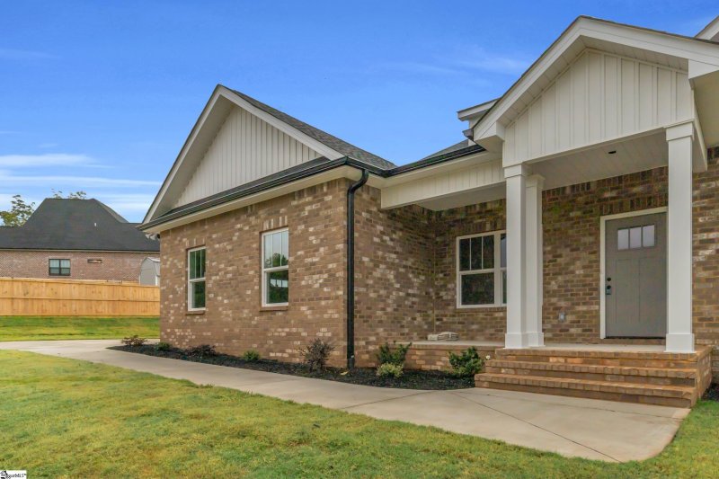 Property image 2 of 423 Ben Johnson Road in Ben Johnson, Inman, SC 29349