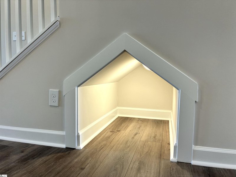 Property image 5 of 216 Crimson Tree Court in Holly Ridge, Greenville, SC 29607