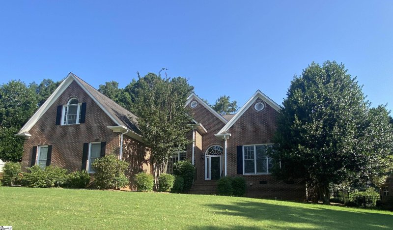 Property image 2 of 523 Meadowsweet Lane in Roper Mountain Estates, Greenville, SC 29615