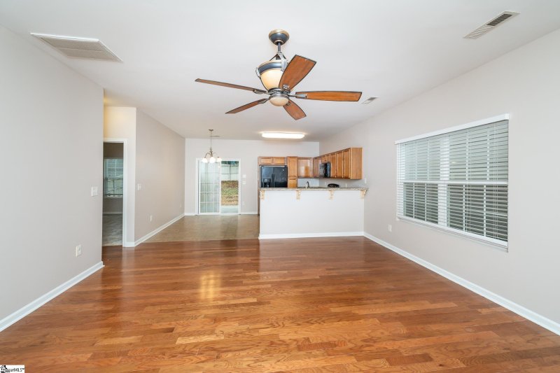 Property image 4 of 212 Dellwood Drive in Hawk Creek North, Spartanburg, SC 29301