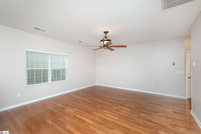 Property image 5 of 212 Dellwood Drive in Hawk Creek North, Spartanburg, SC 29301