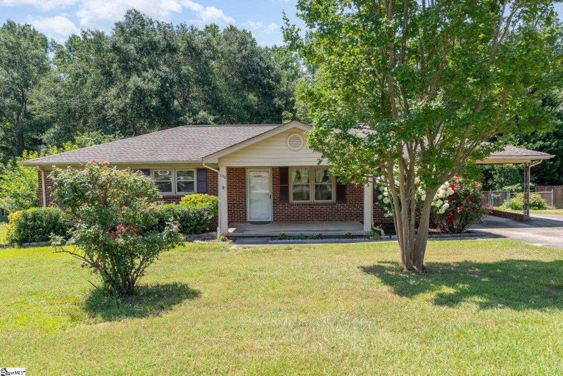 Property image 2 of 620 Creighton Drive in Colonial Hills, Taylors, SC 29687