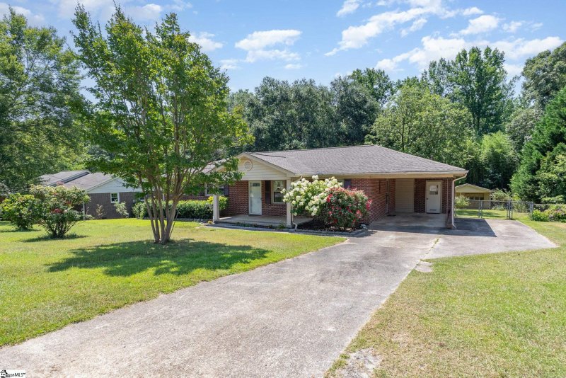 Property image 3 of 620 Creighton Drive in Colonial Hills, Taylors, SC 29687