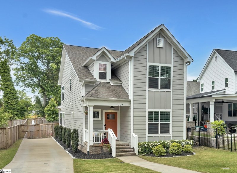 Hampton-Pinckney Historic, Greenville Community