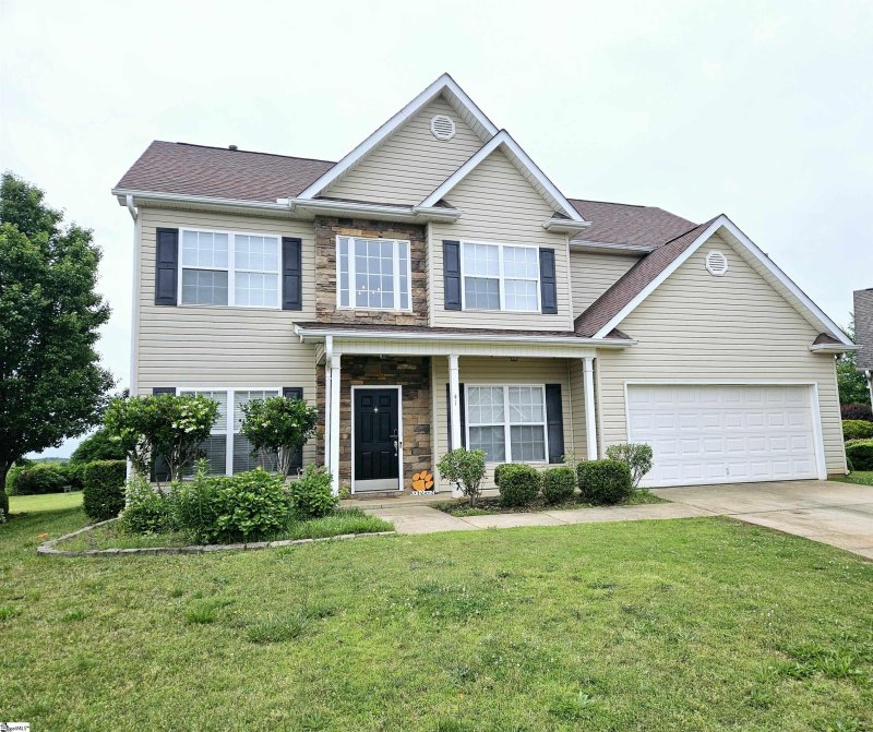 Property image 3 of 41 Hurshfield Court in Blue Ridge Plantation, Taylors, SC 29687