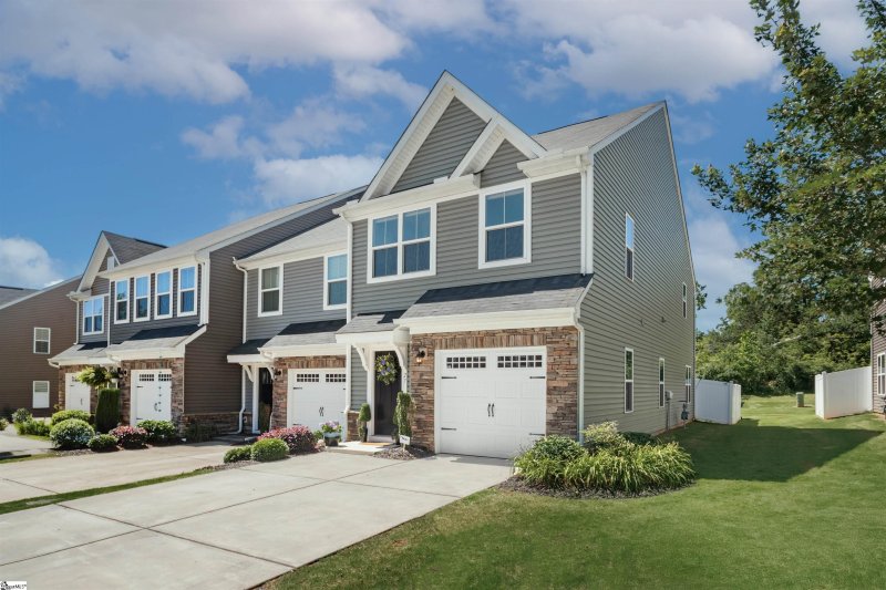 Property image 3 at 27 Country Dale Drive, Greer, SC 29650